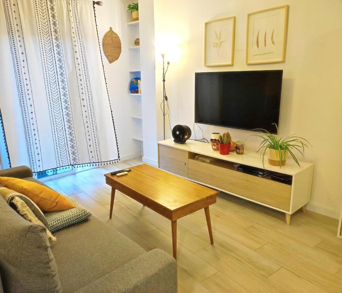 Bright Apartment In Málaga Kültér fotó